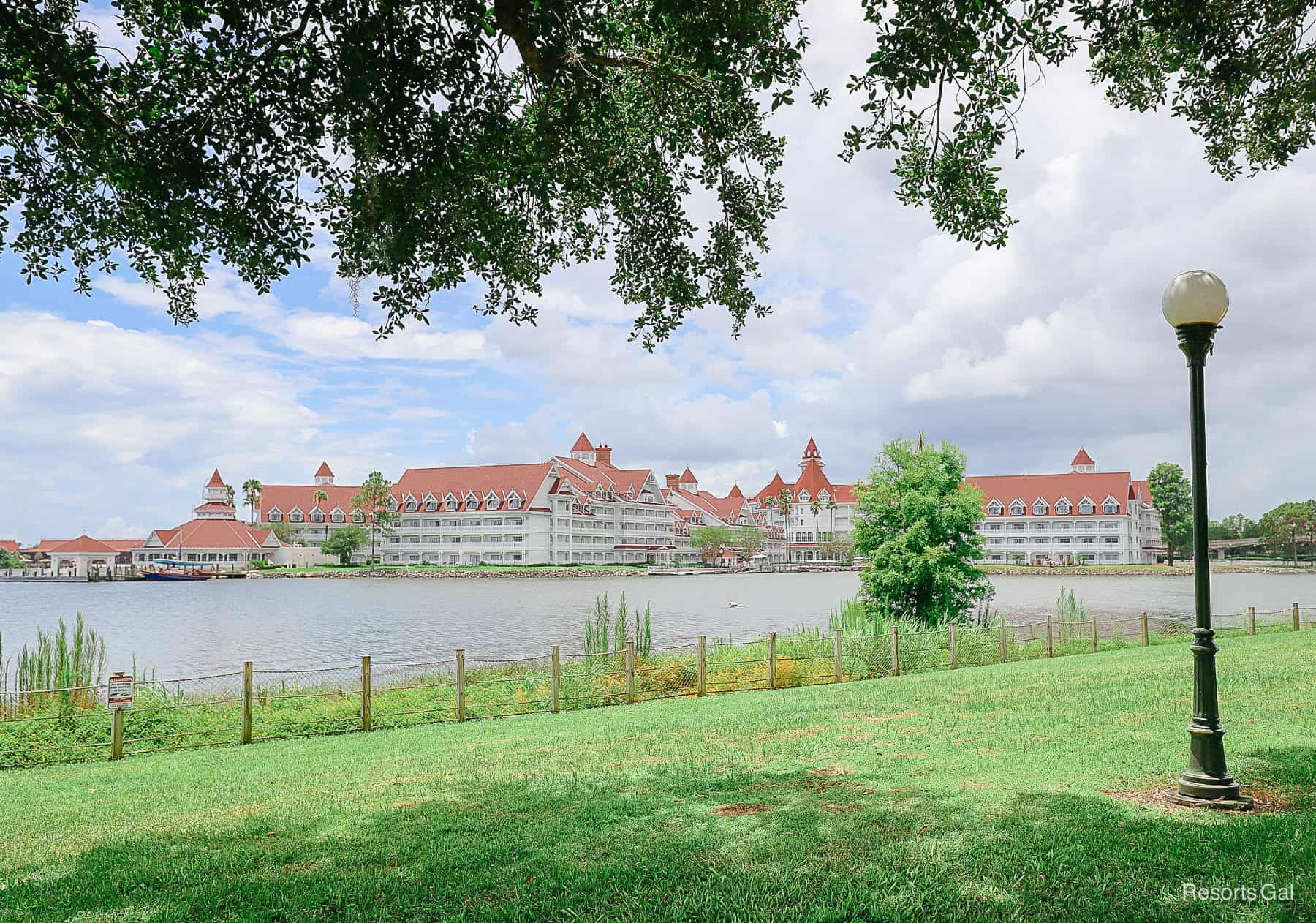 landscape of full Grand Floridian with a tree and a light pole 