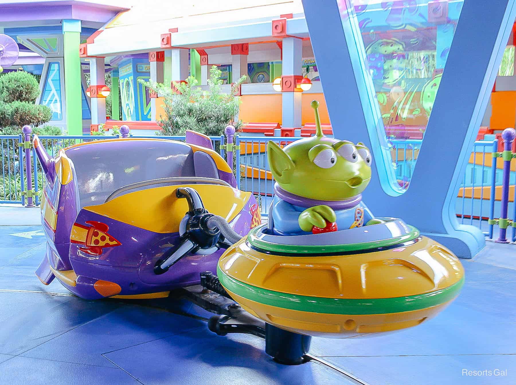 Alien Swirling Saucers ride car 