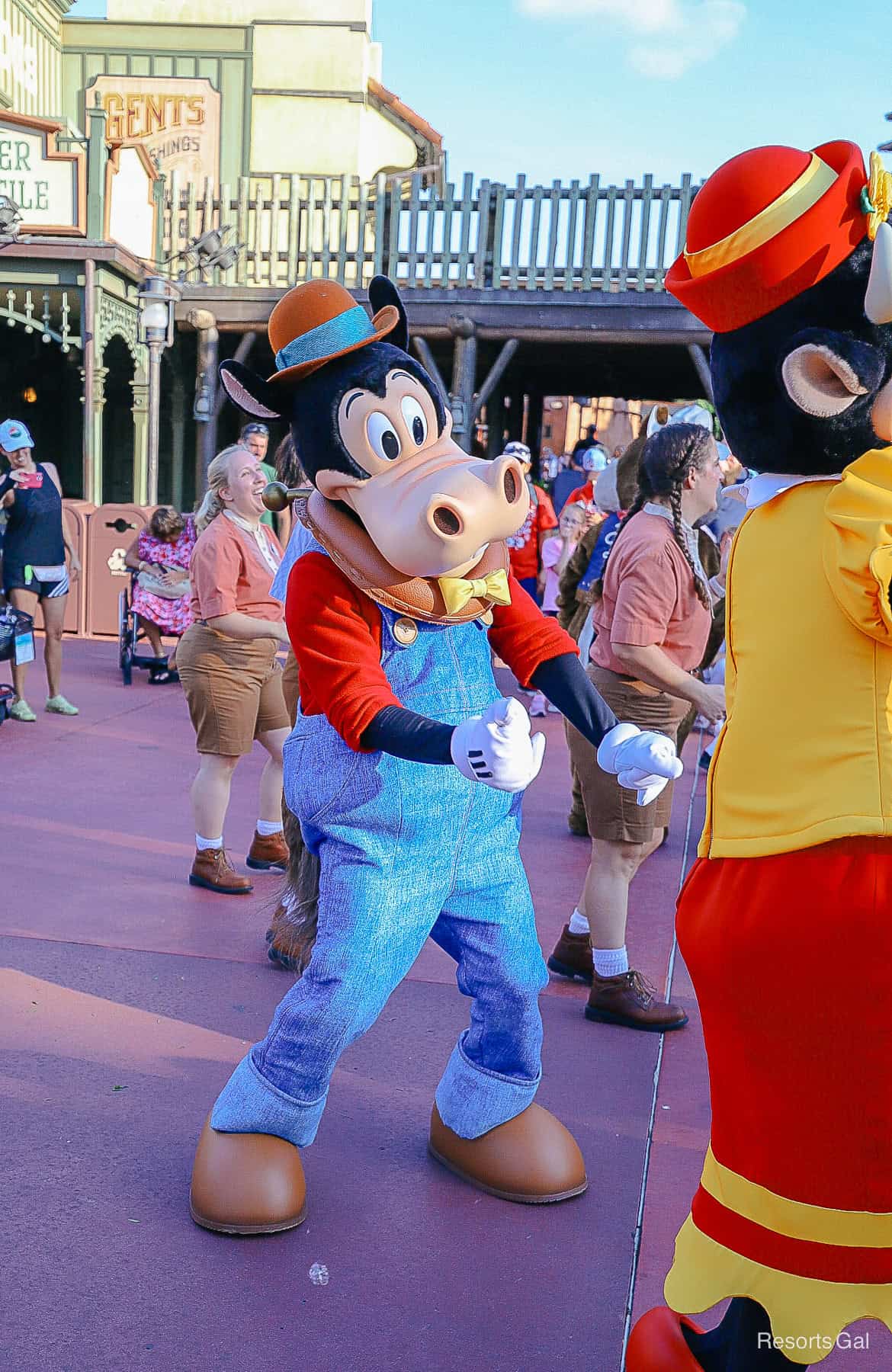 Horace Horsecollar dancing at the Frontierland Hoedown