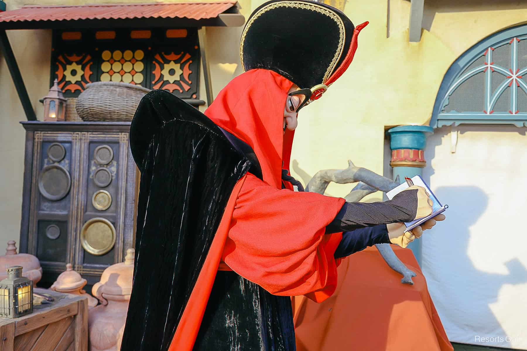 Jafar signs his autograph. 