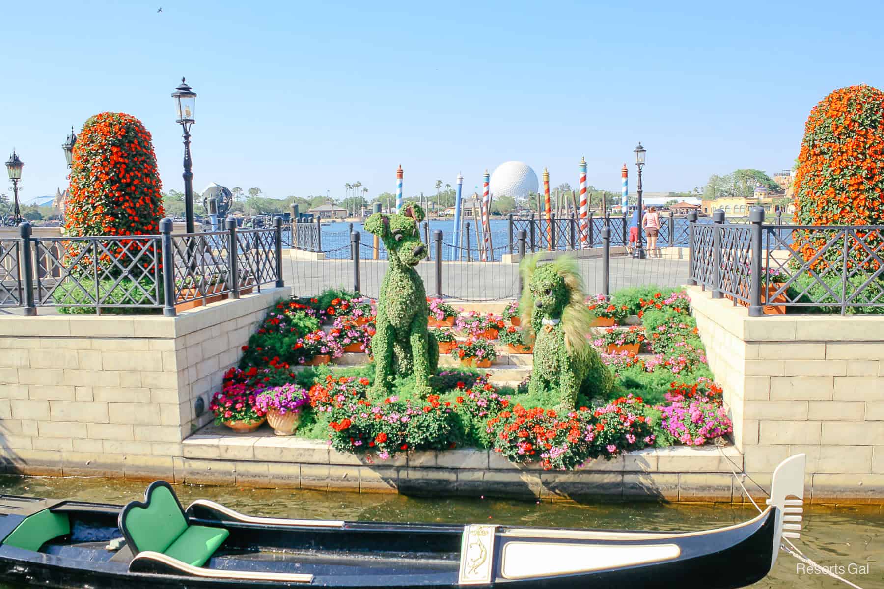 the Lady and the Tramp topiary in 2019 when it was placed near the lagoon 