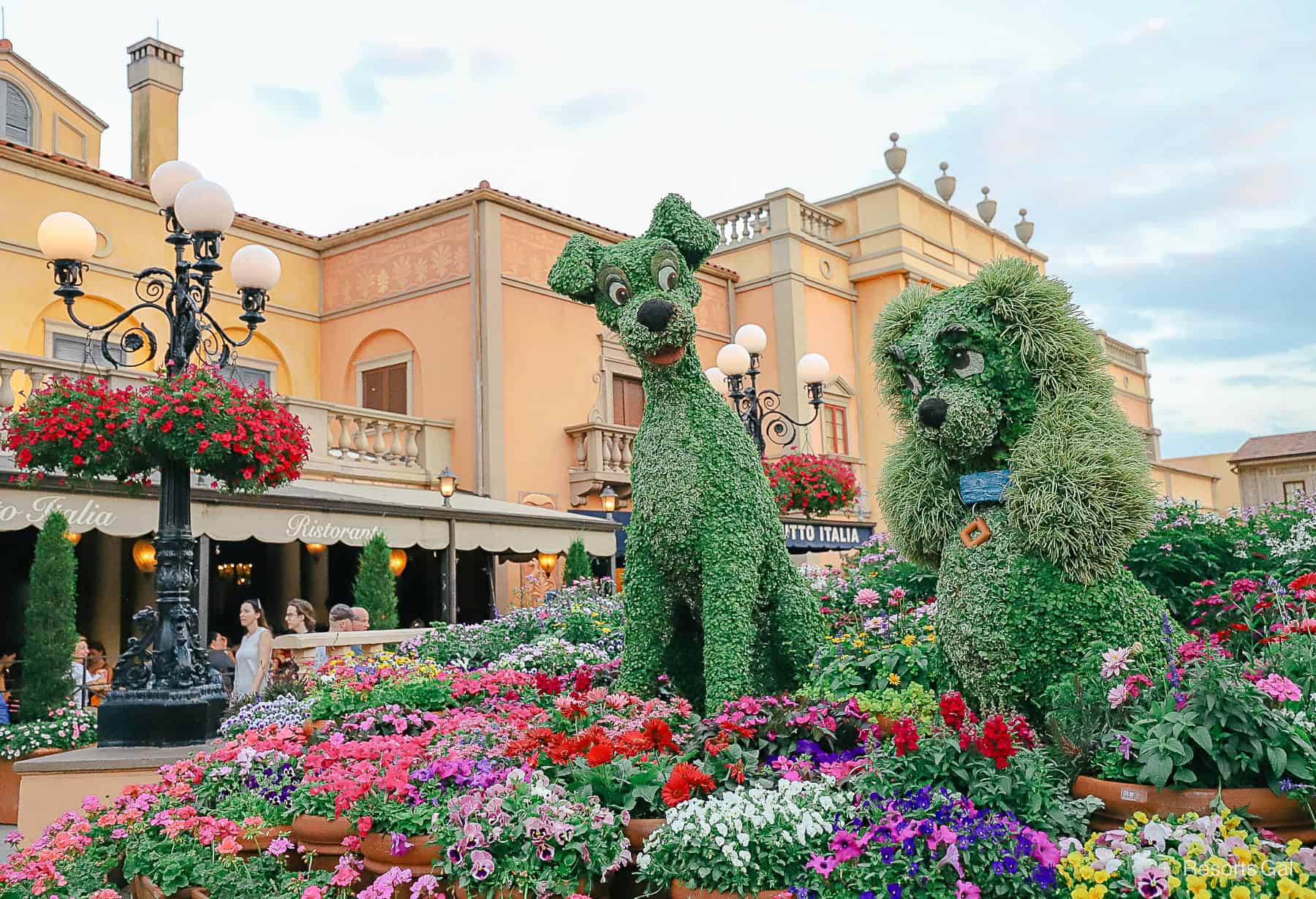 Lady and the Tramp Epcot Flower and Garden Topiary