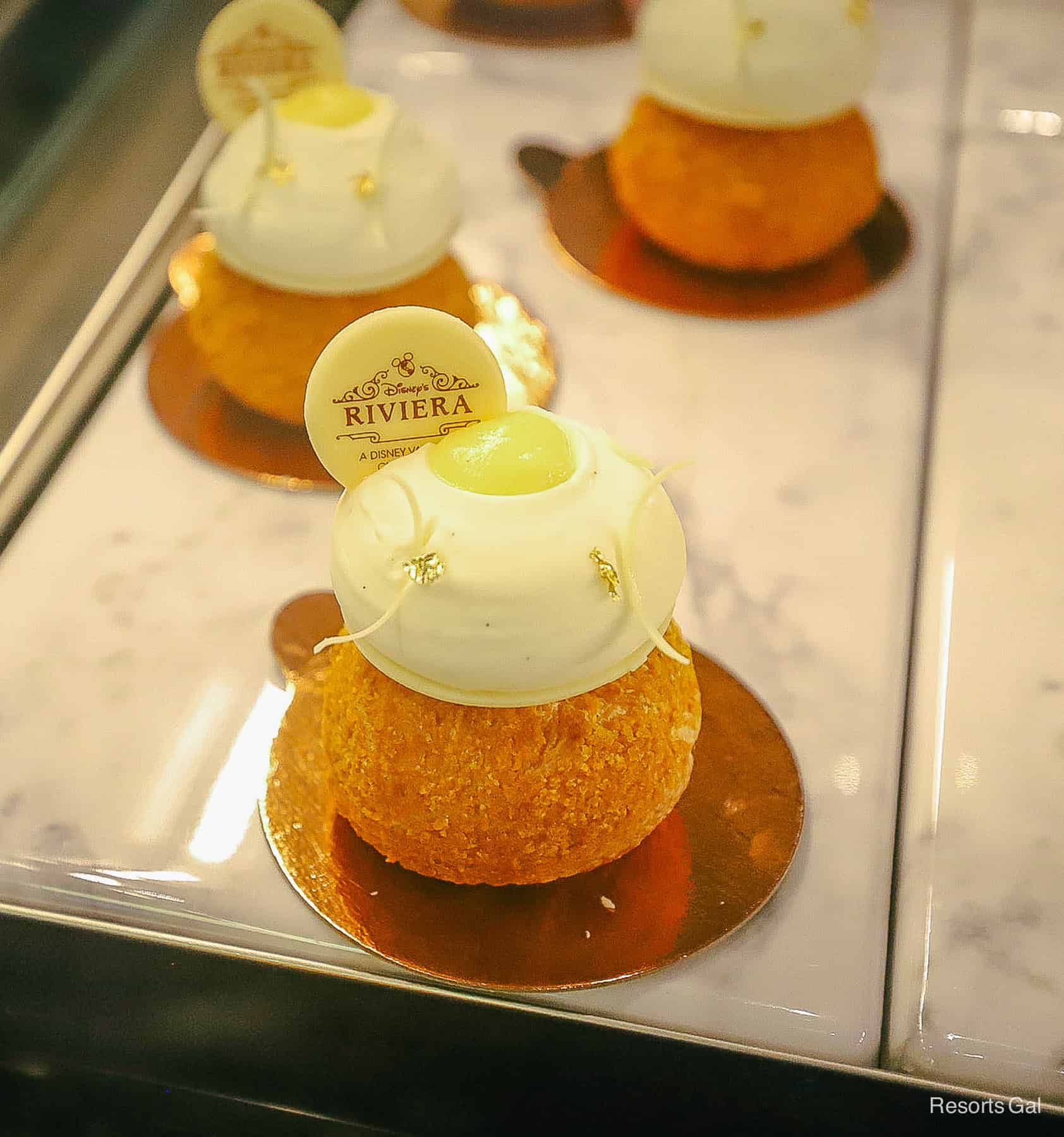 Riviera Lemon Profiterole 