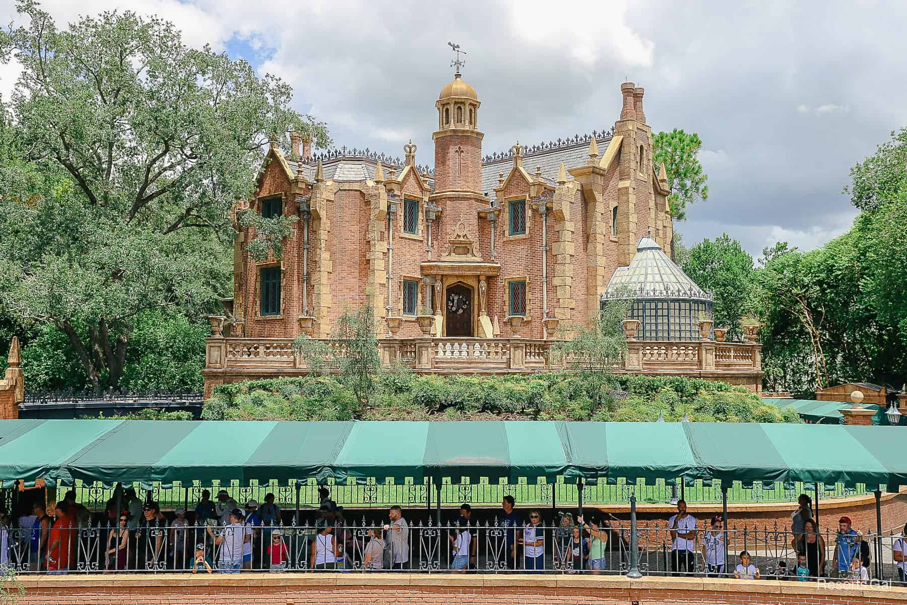 the Haunted Mansion attraction at Magic Kingdom 