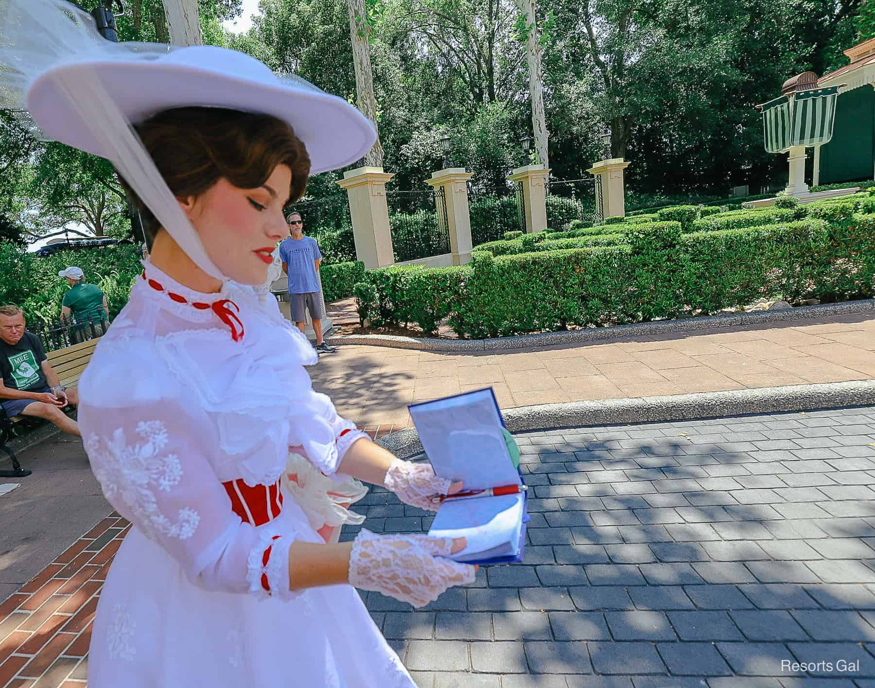 Mary Poppins signs her autograph. 