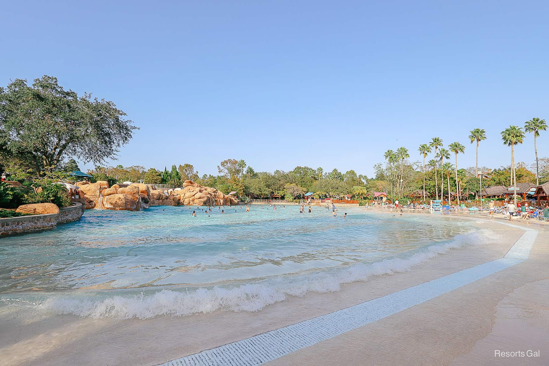 the waves along the shoreline at Blizzard Beach 