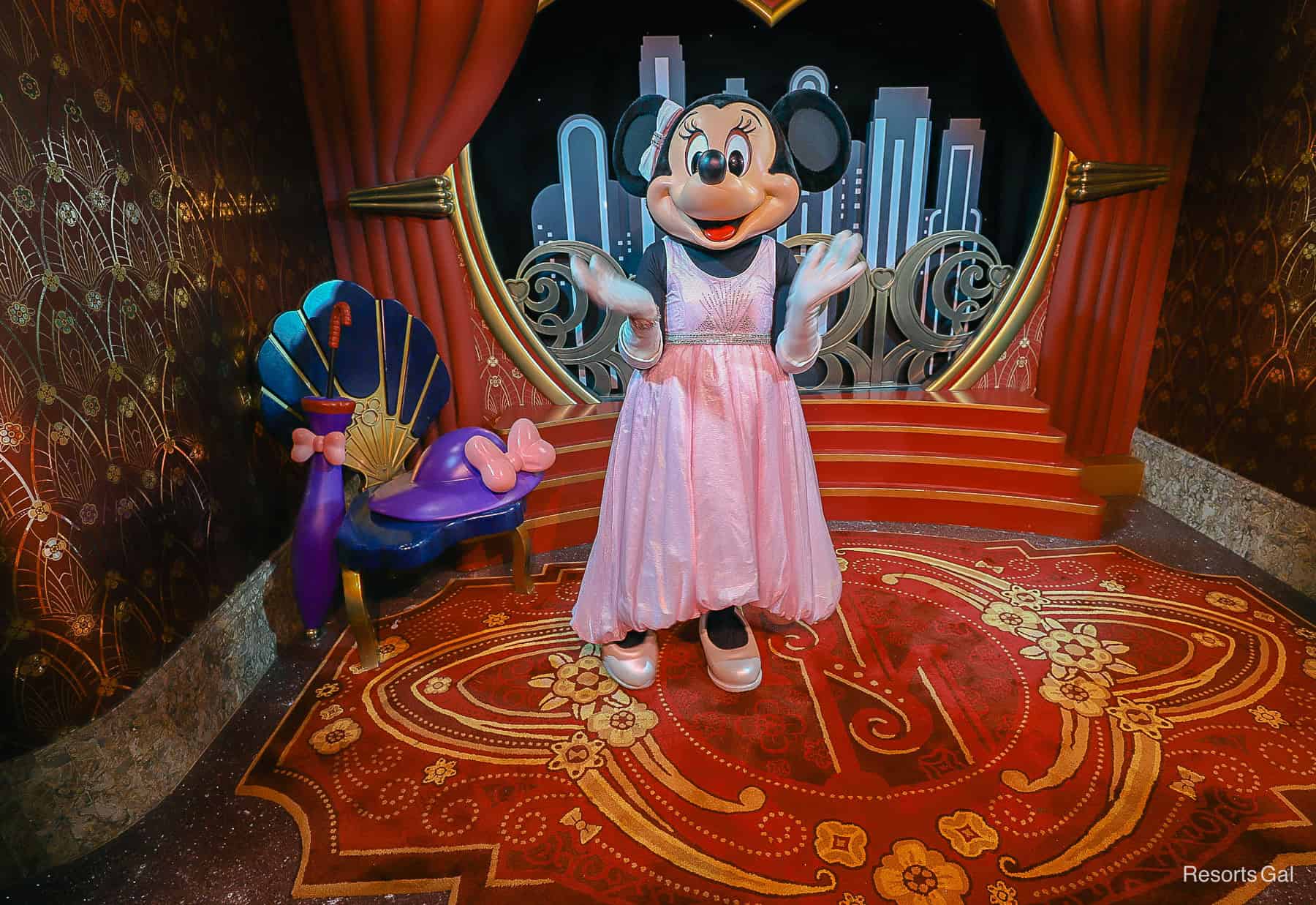 Minnie in her dressing room with a chair in the corner. 