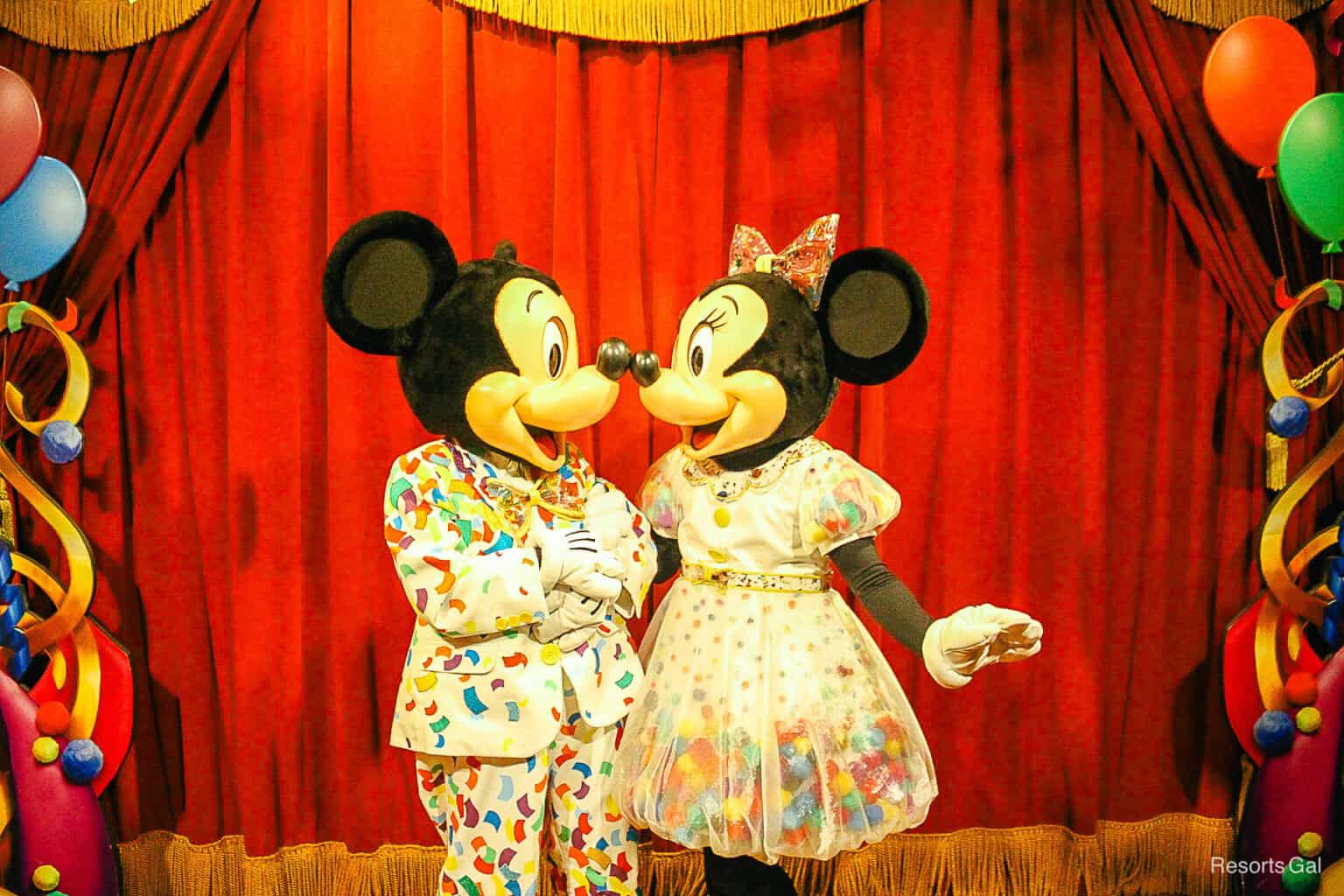 Mickey and Minnie Mouse celebrate their birthday!