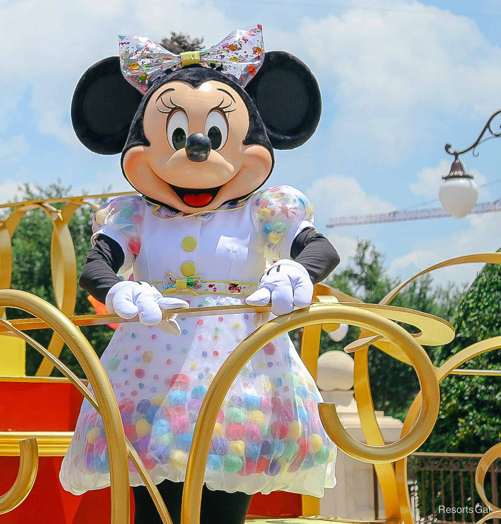 Minnie on the cavalcade float during social distancing. 