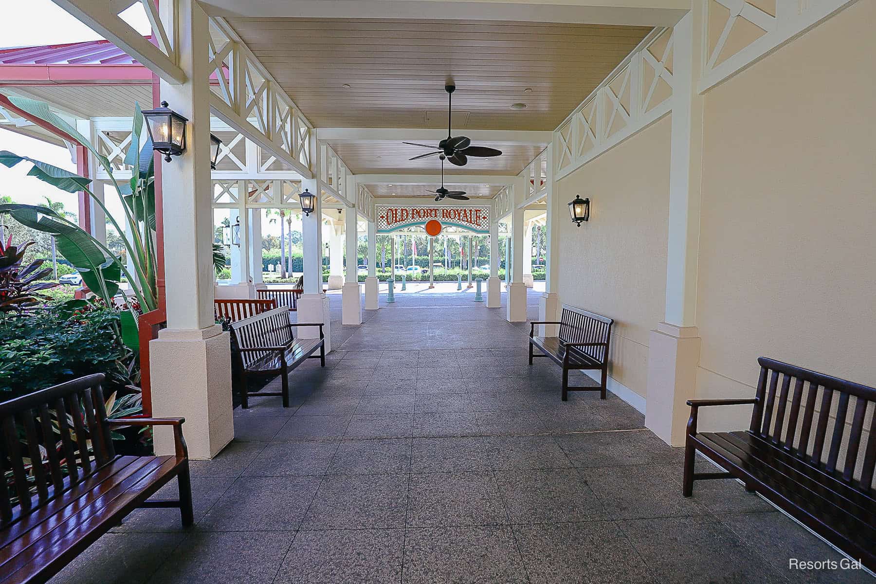 the area where you walk to the porte cochere from the lobby entrance 