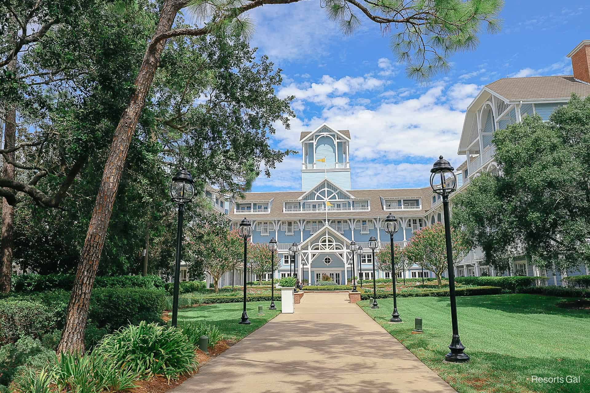 Our Favorite Outdoor Dining Spots at Disney’s Beach and Yacht Club