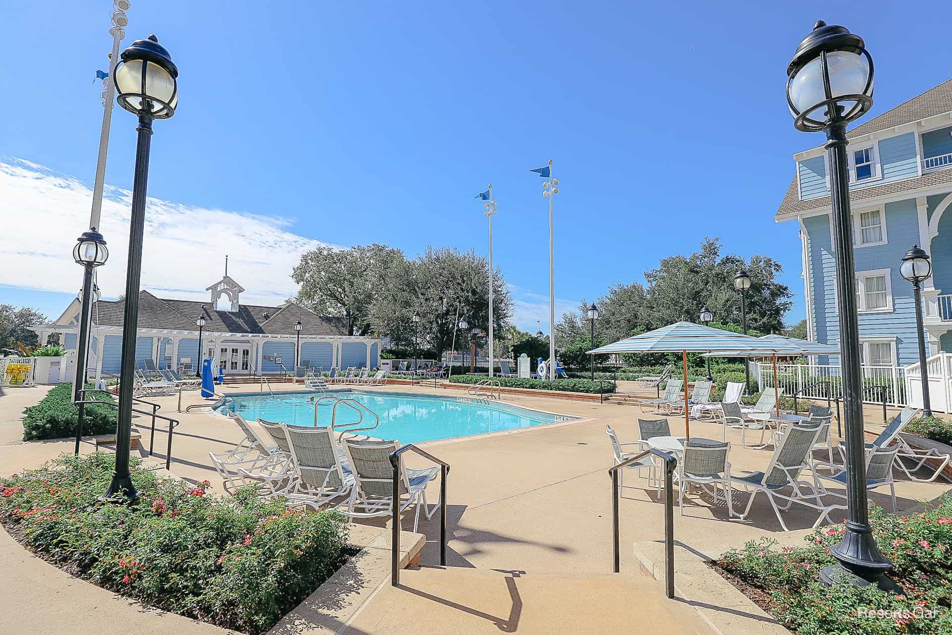 the quiet pool with places to lunch 