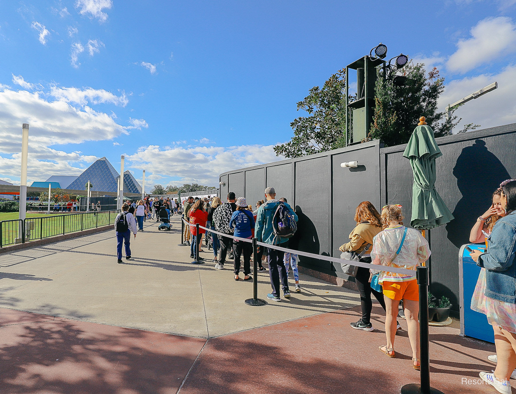 a long line of guests waiting to paint the mural 