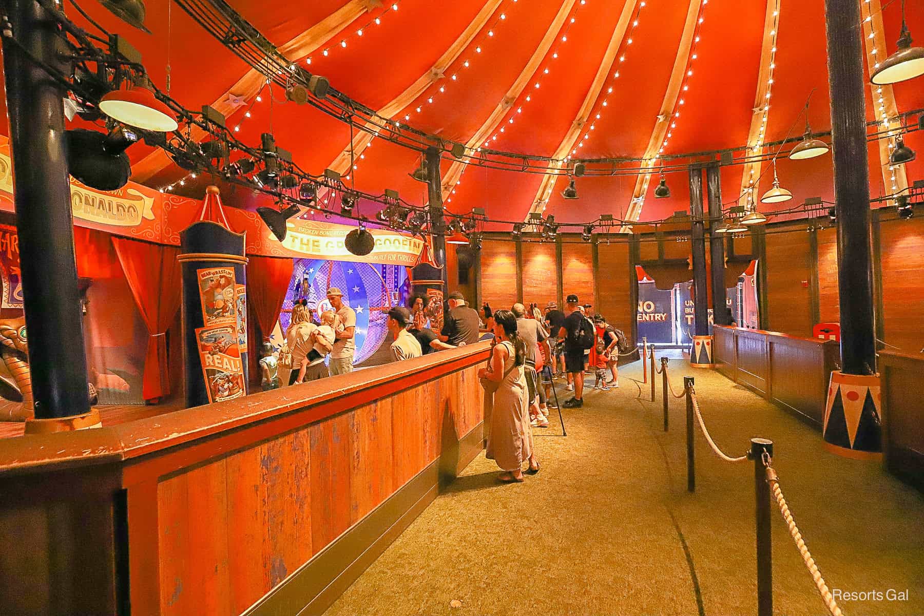 guests waiting to meet Goofy and Donald 