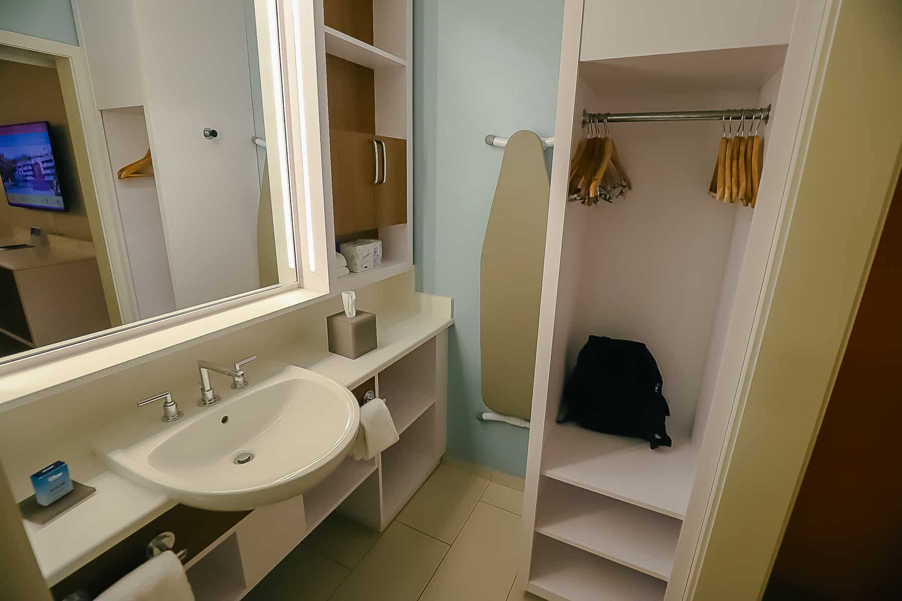 compartments, one sink, and vanity in room Pop Century 