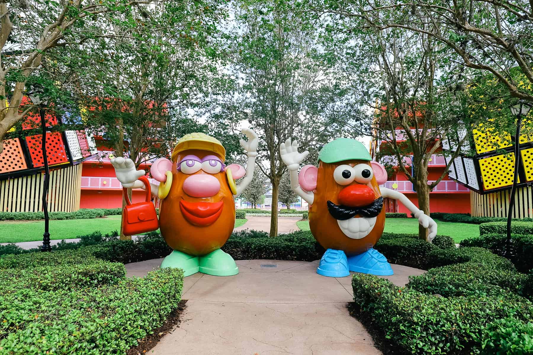 Mr. and Mrs. Potato Head are popular theming elements at Pop Century. 
