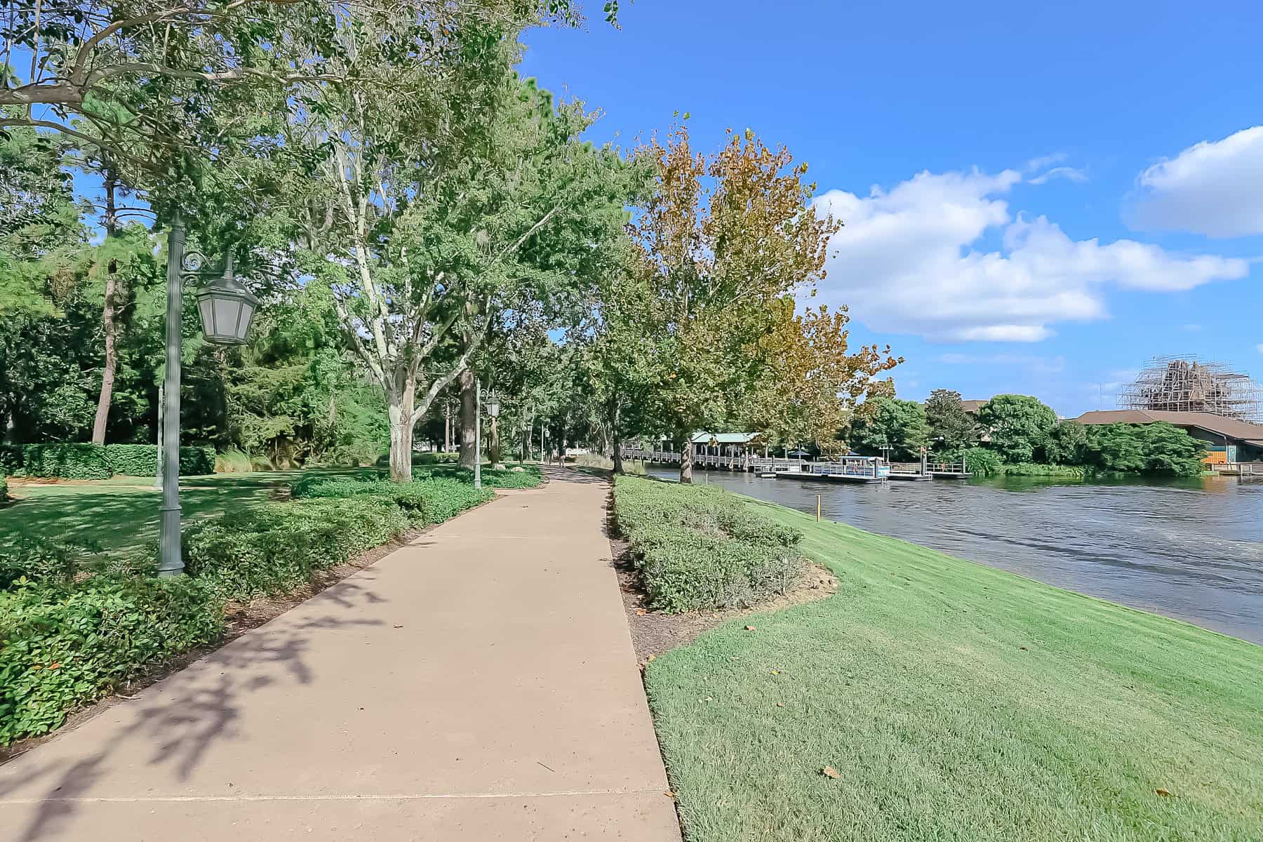 walkway from Saratoga Springs to Disney Springs 