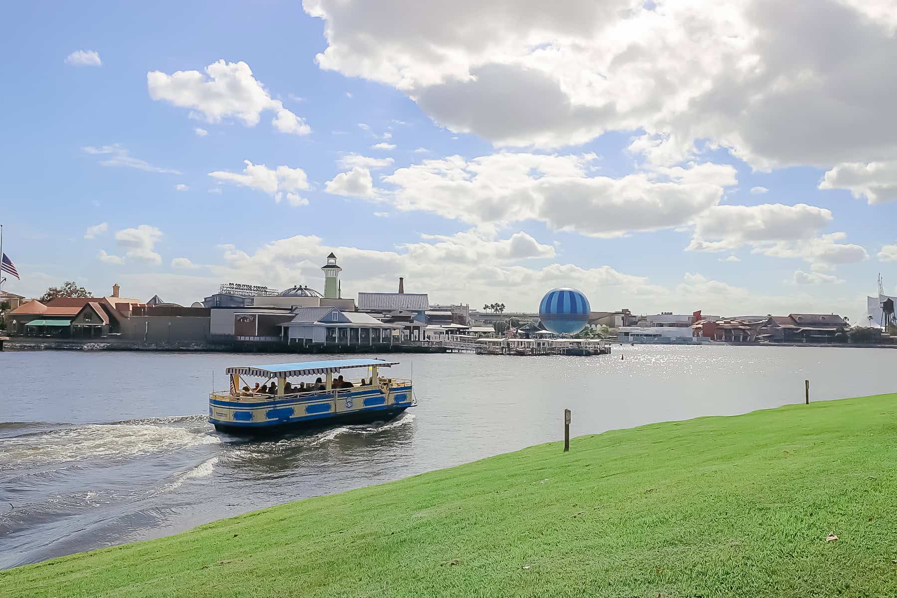 a water taxi traveling between Disney Springs and Saratoga Springs 