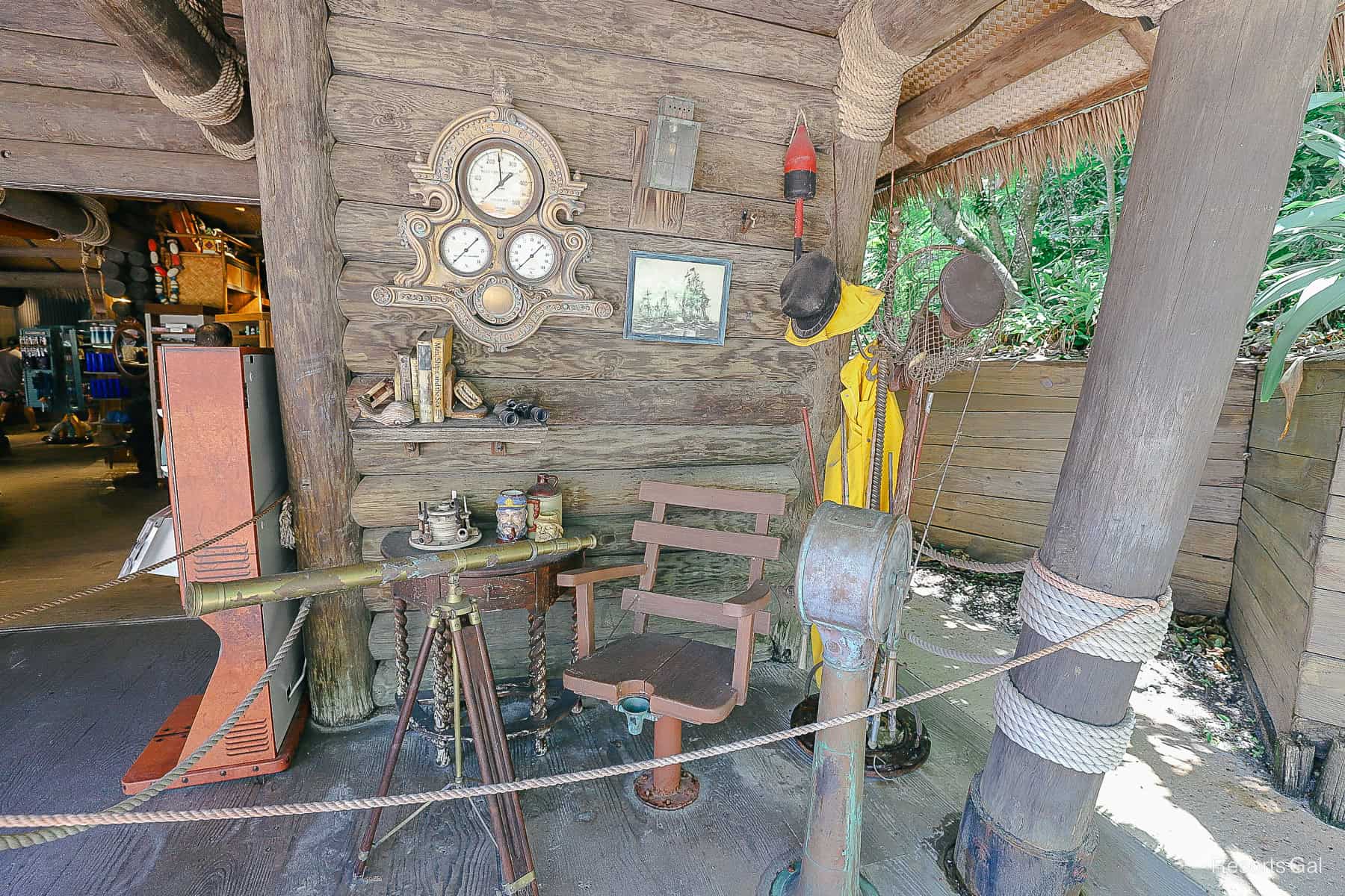 theming elements at Singapore Sal's gift shop at Typhoon Lagoon 