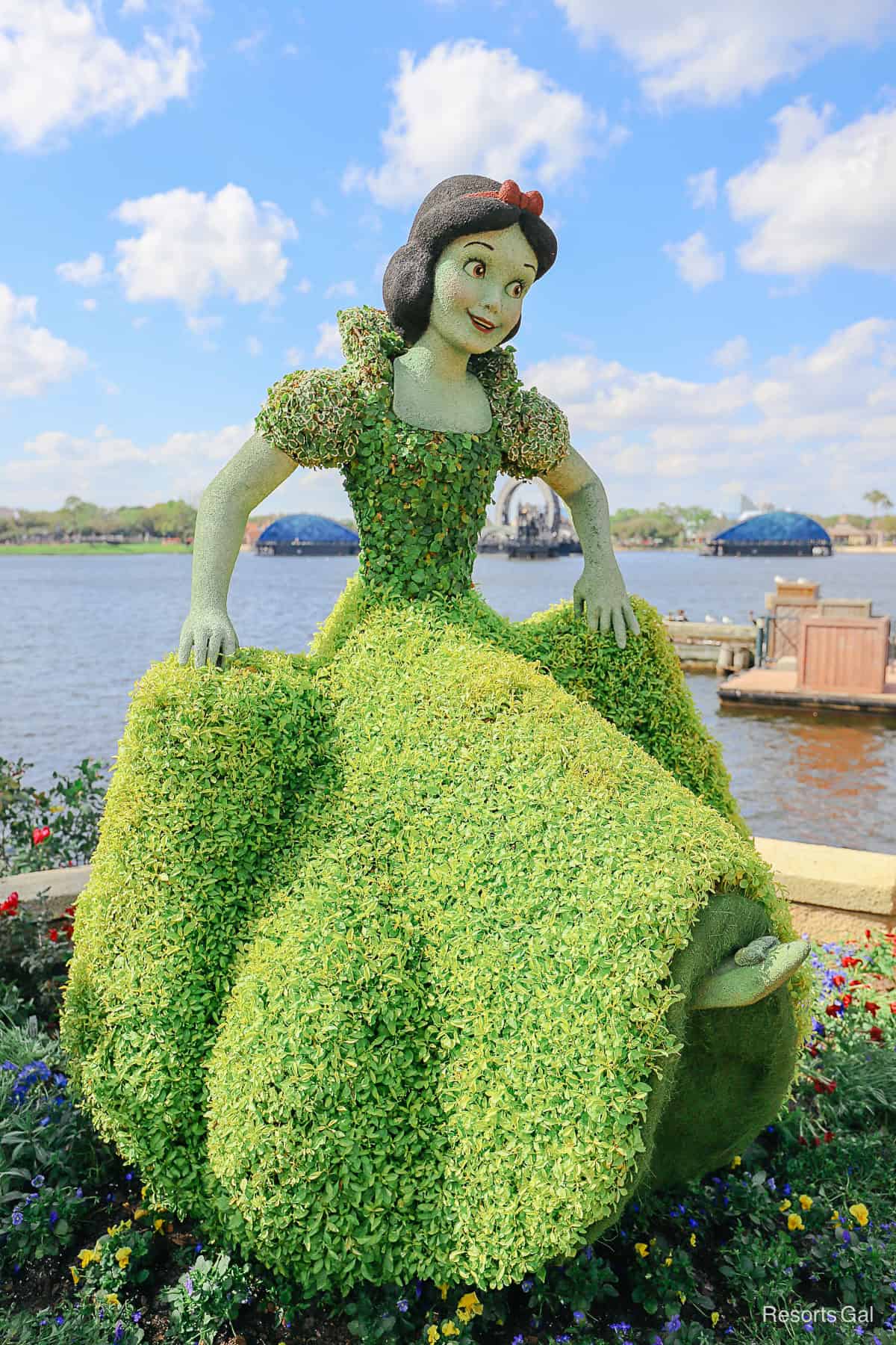 Snow White topiary solo 