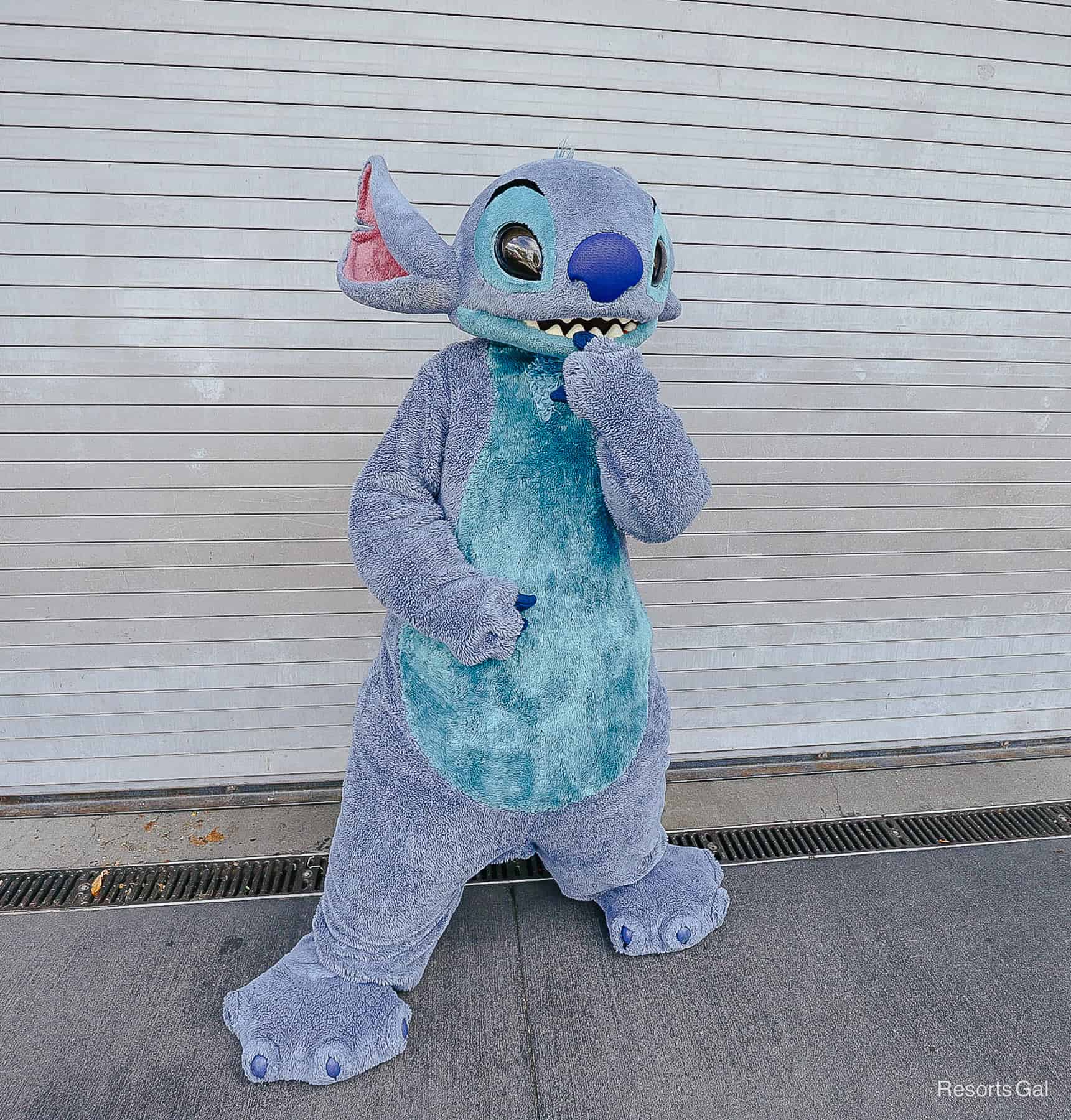 Stitch is thinking about something expression. 