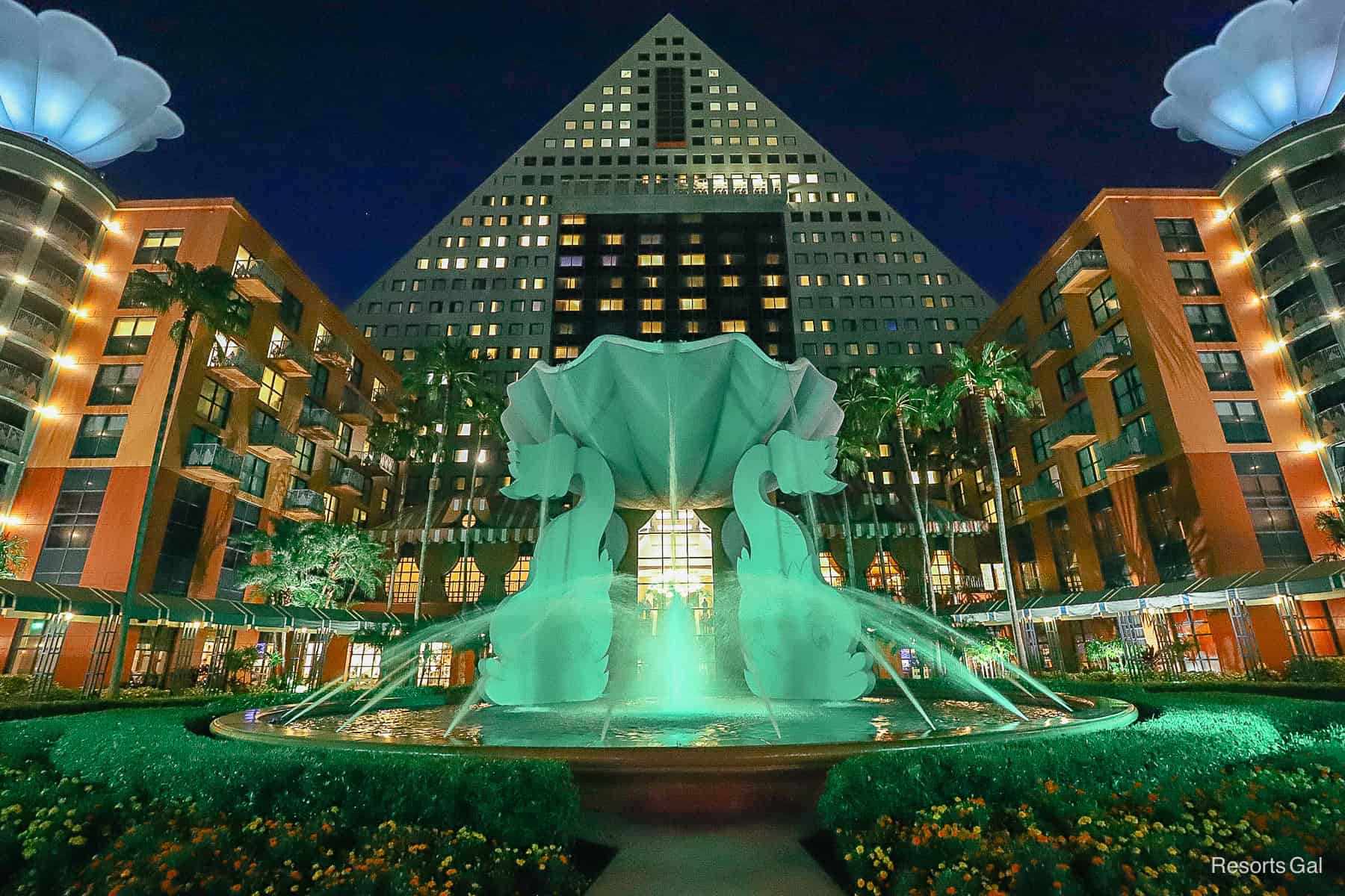 the fountain in front of the Dolphin lights up in sequence with the dancing lights 