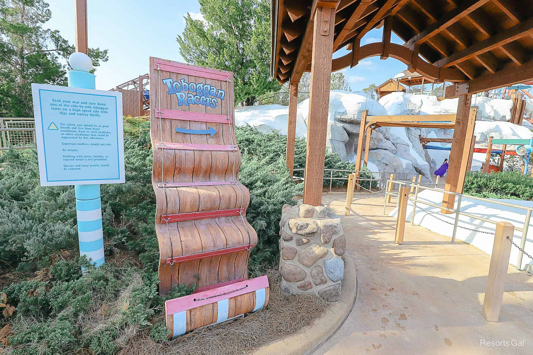 a directional to the entrance of the Toboggan Racers