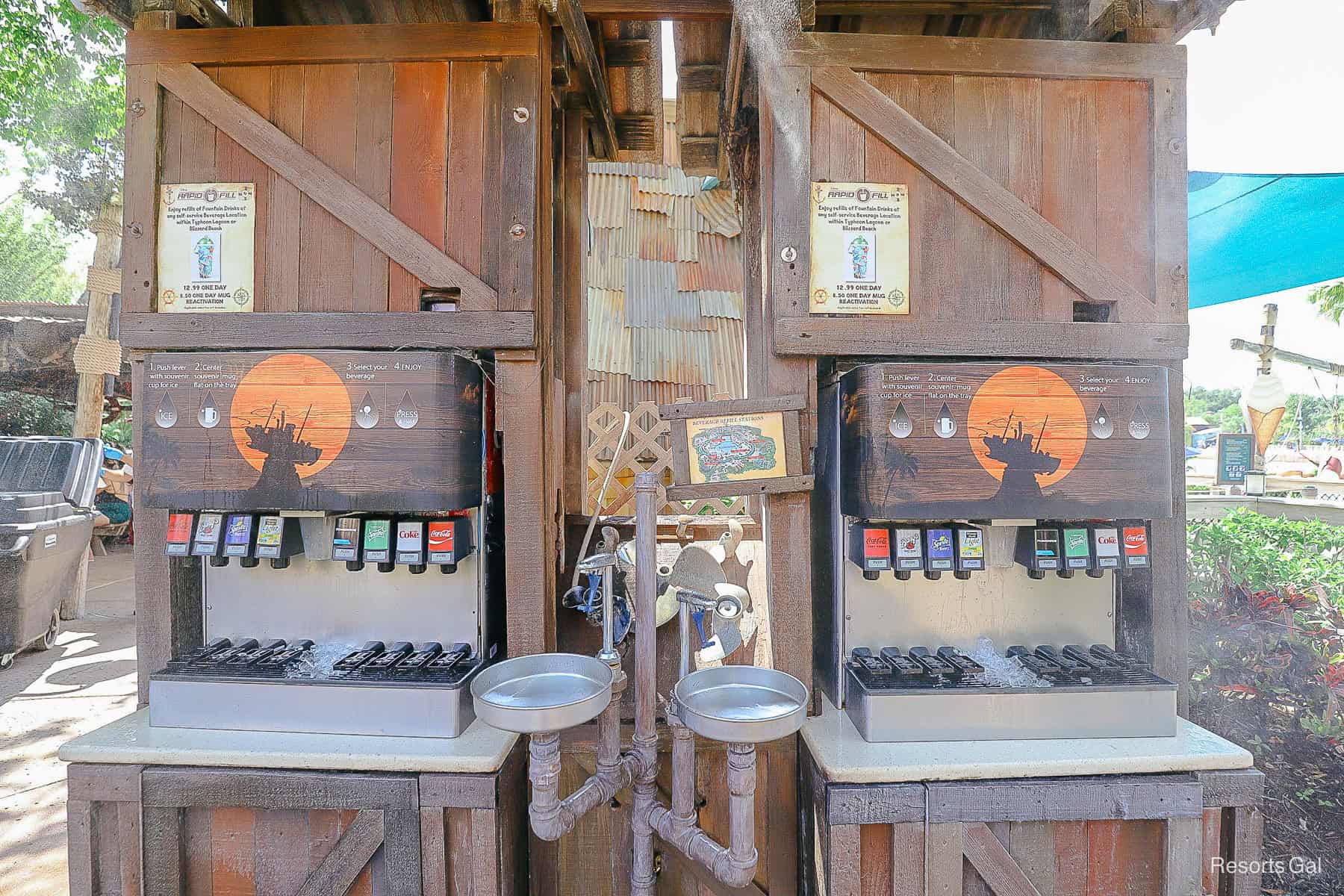 the beverage station shared between Happy Landings and Leaning Palms 